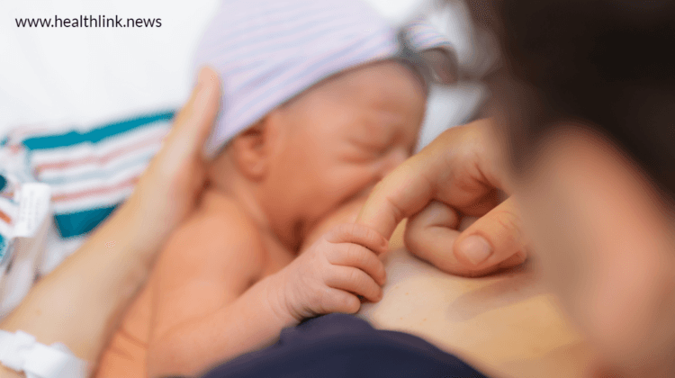 How Do Babies Breastfeed for the First Time?