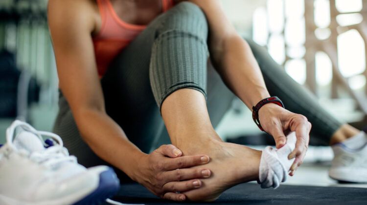 Sprained Ankle: Symptoms, Causes and Diagnosis