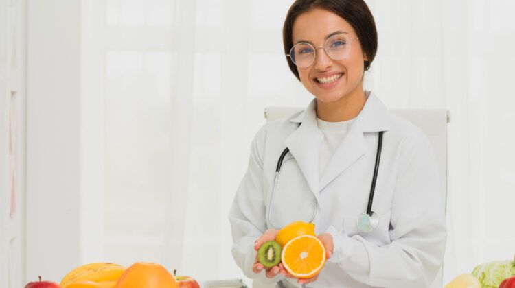 Understanding the Roles of Nutritionists, Dietitians, and Nutrition Coaches