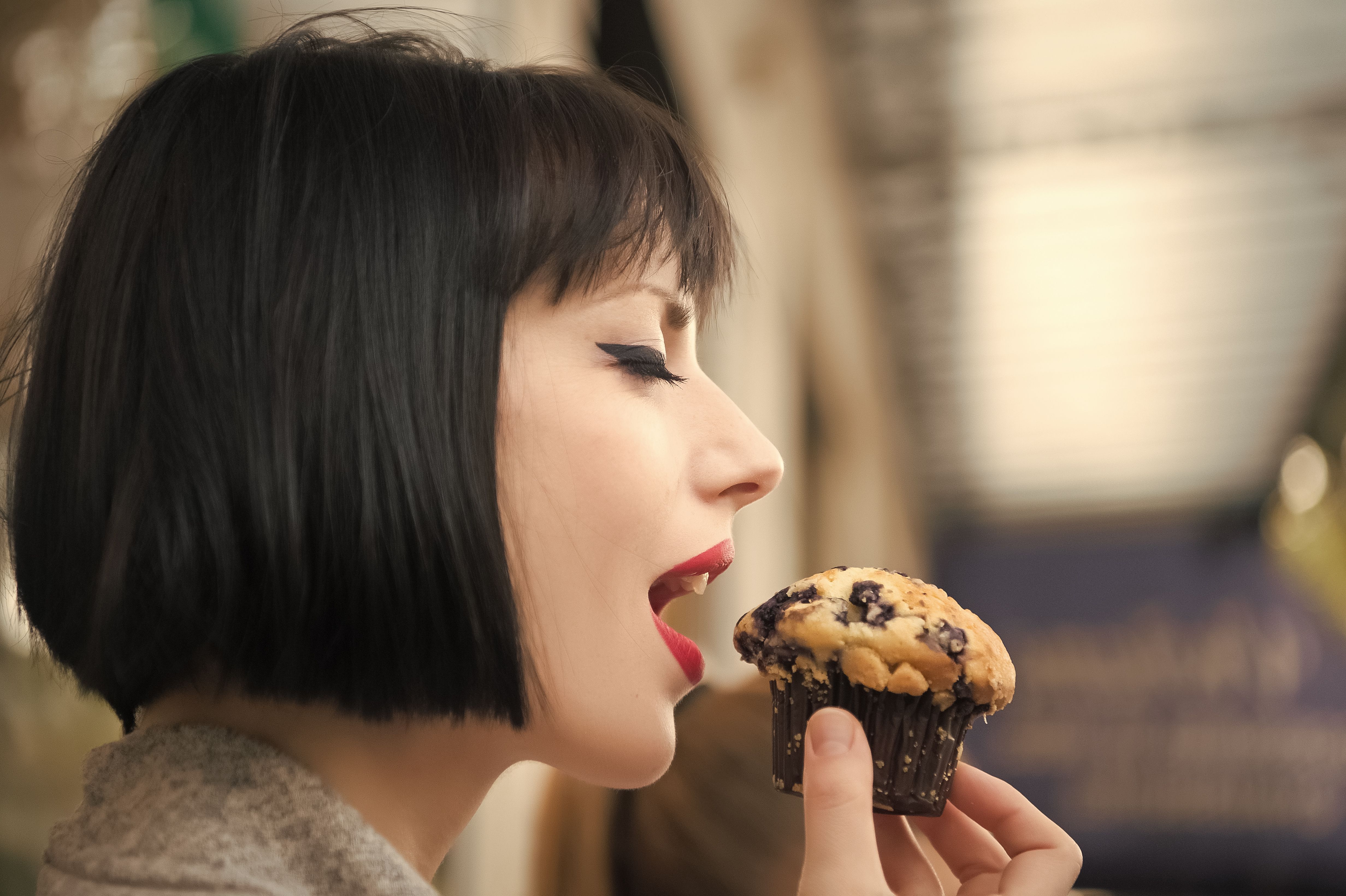 Calories in a Muffin Blueberry - Nutrition Facts Information