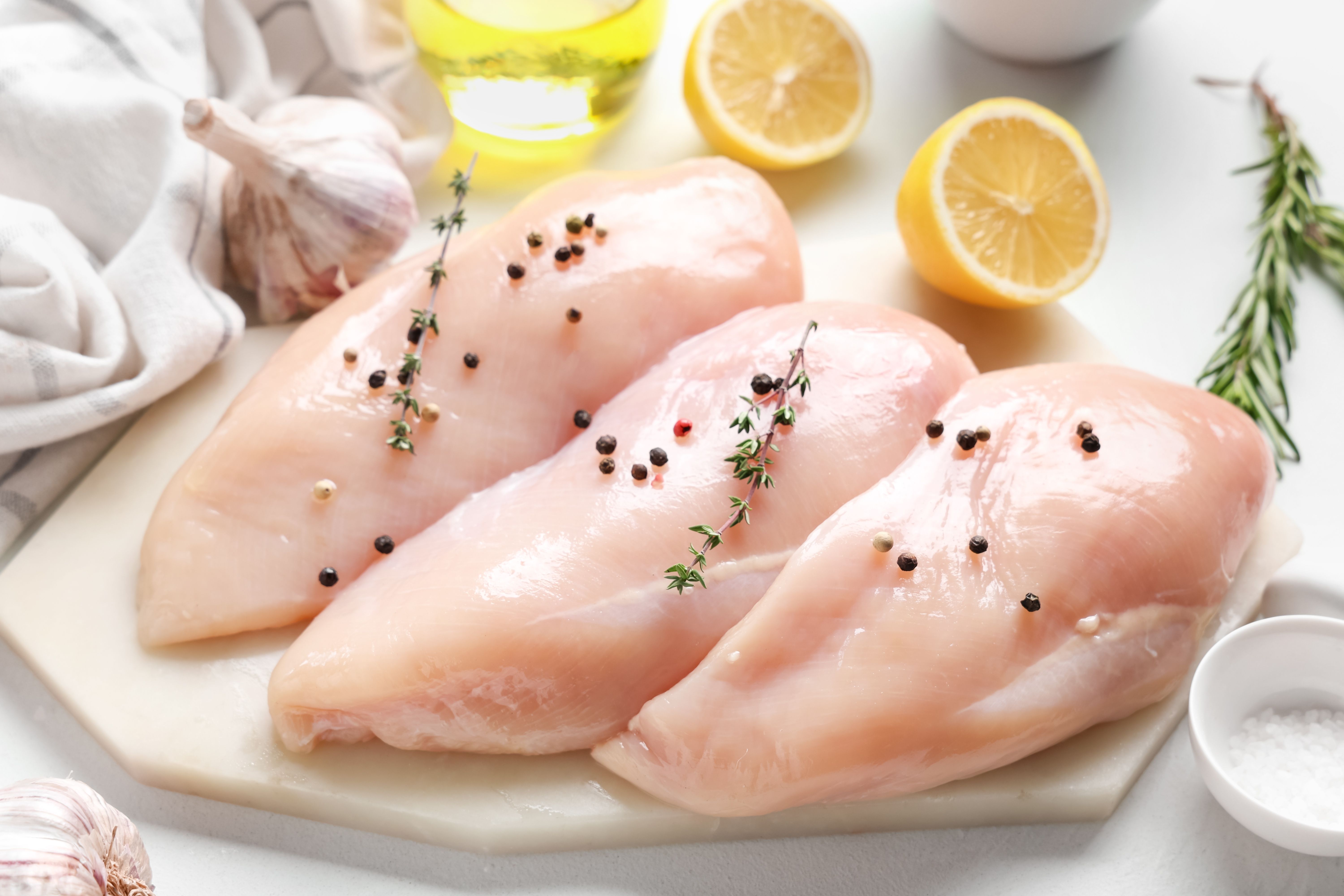 Calories in Raw Chicken Breast without skin