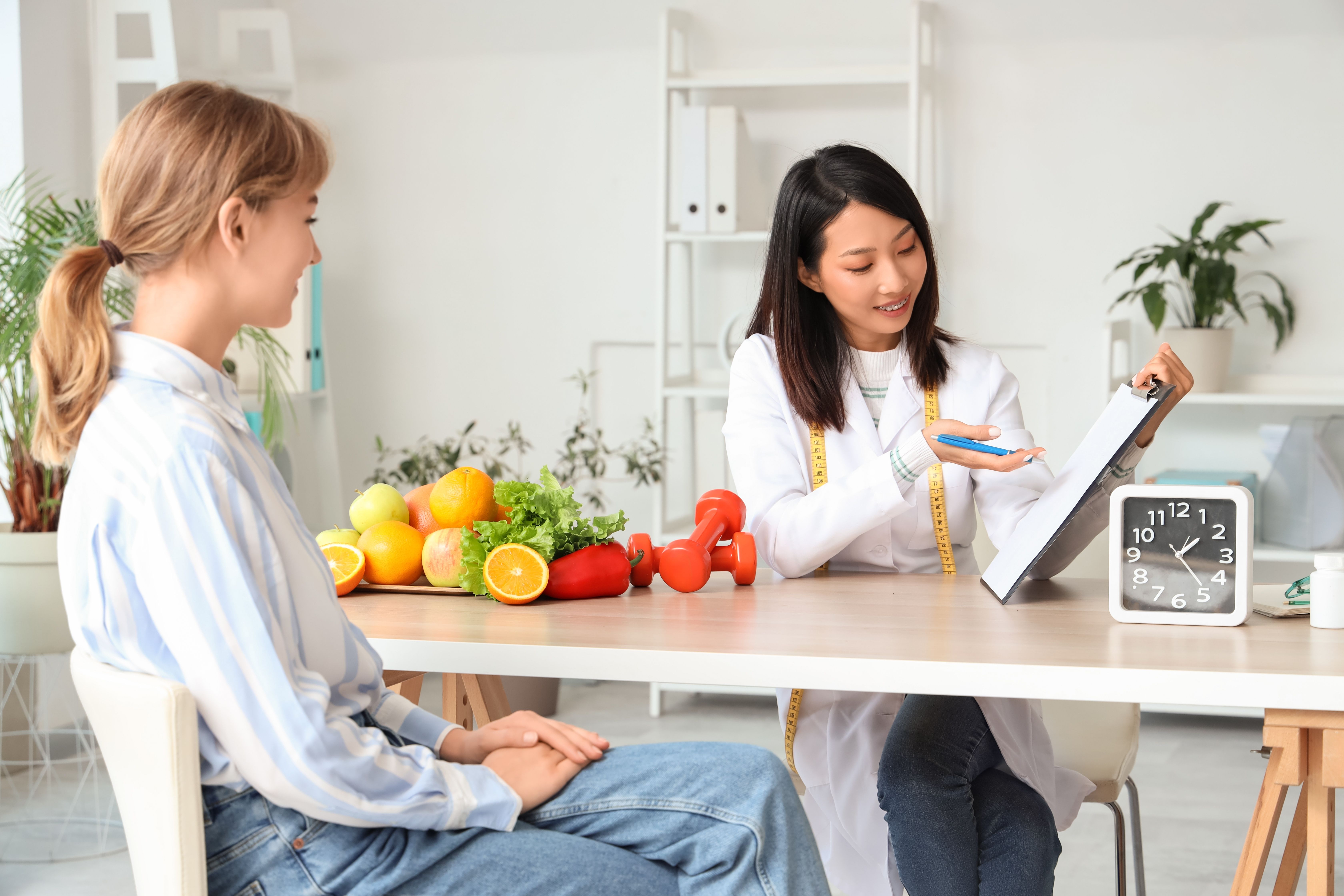 Difference between nutritionist and Dietitian - Docindia.org