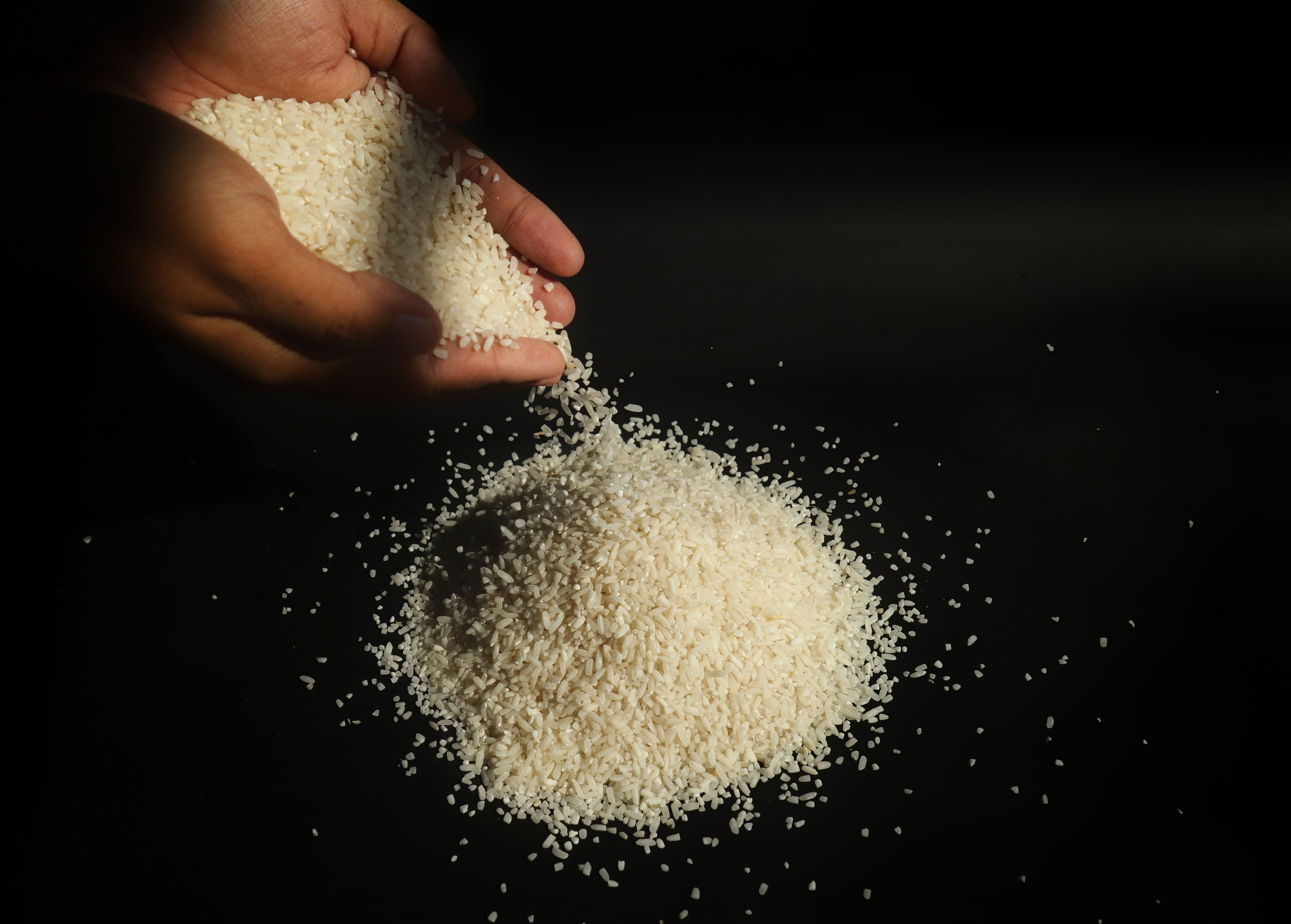 Calories in 100 grams of white rice: nutrients, benefits